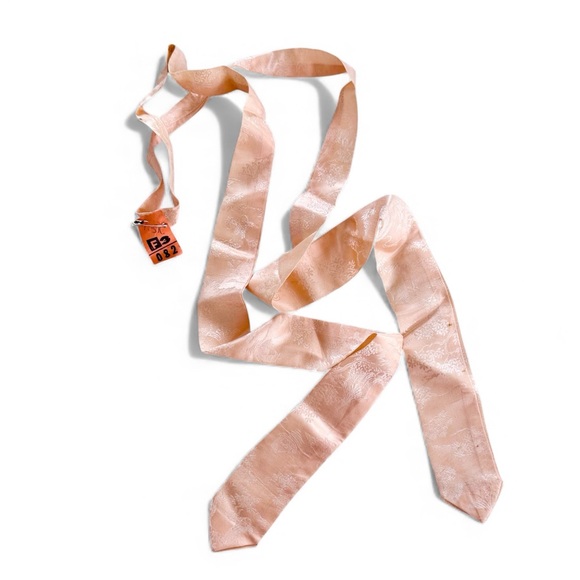 Vintage Peach Pink Asian Silk Embroidered Robe with Sash - Silk Lined Kimono - Picture 3 of 16